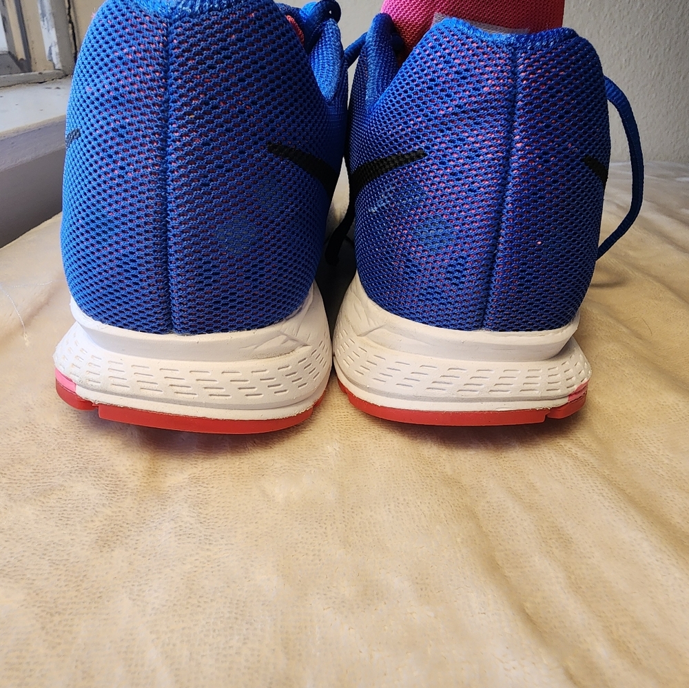 Nike Women Blue and Pink Sneakers - Picture 7 of 7